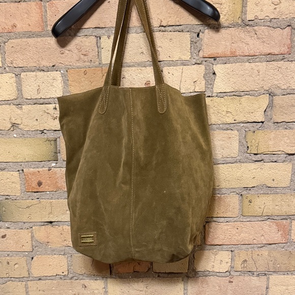 TOMS cosmopolitan soft suede Tote Bag in olive - Picture 2 of 5